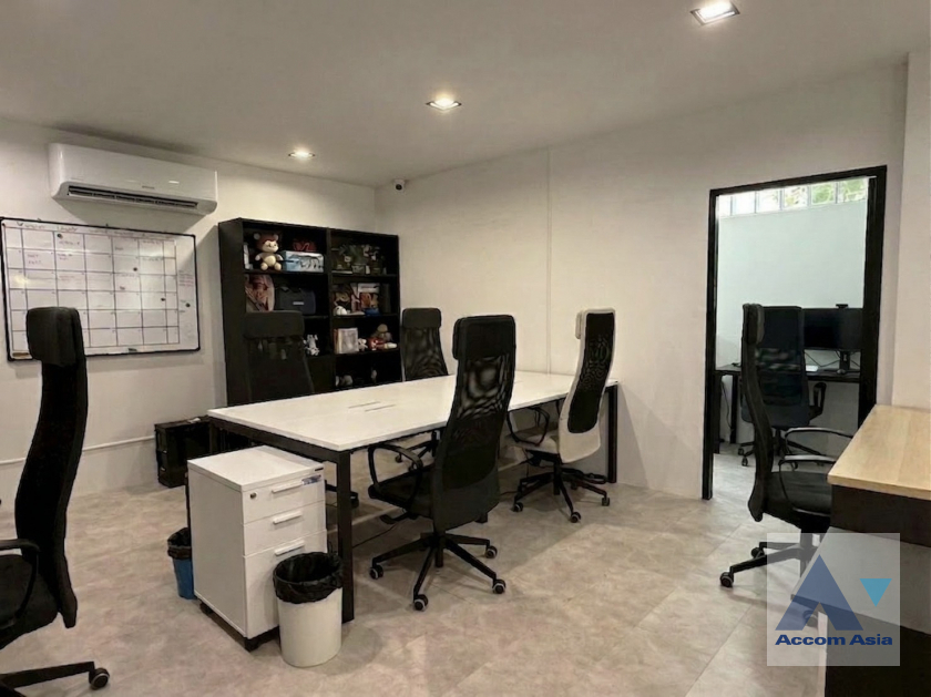 9  3 br House for rent and sale in Sukhumvit ,Bangkok BTS Thong Lo AA46004