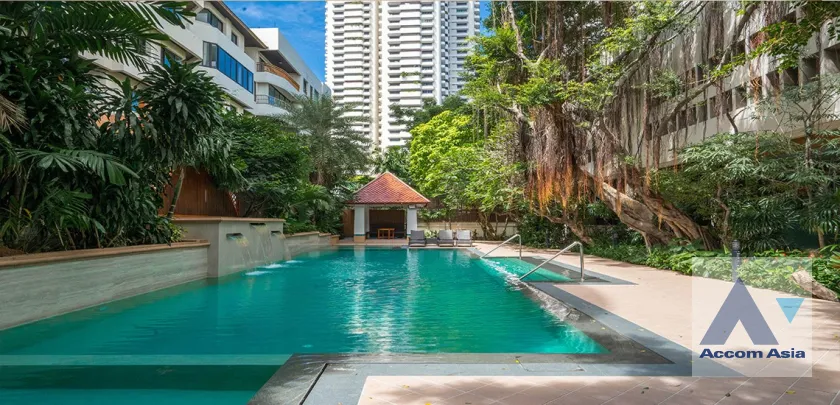 unit 6 Bedrooms  Condominium For Sale in Sukhumvit, Bangkok  near BTS Nana (AA46009)