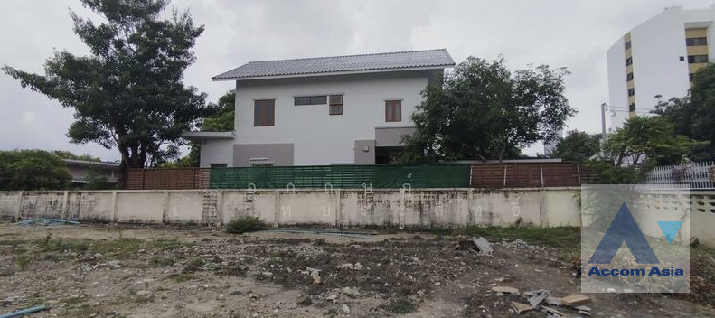  2  Land For Sale in Sukhumvit ,Bangkok BTS Bang Chak AA46022