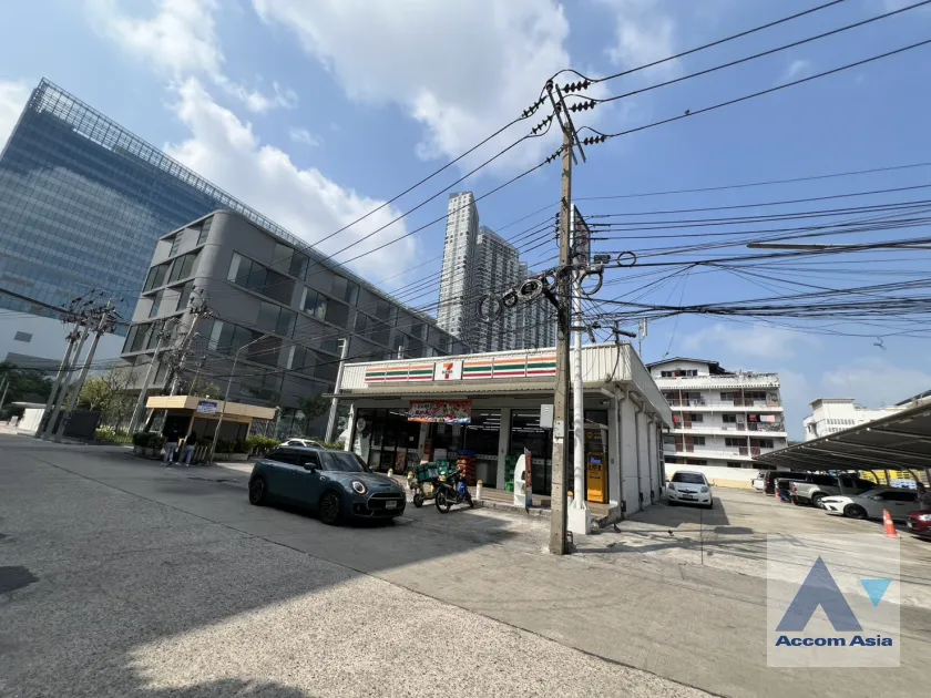  1  Land For Sale in Sukhumvit ,Bangkok BTS Punnawithi AA46025