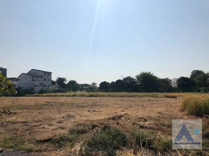  1  Land For Rent in Sukhumvit ,Bangkok BTS Bang Chak AA46026