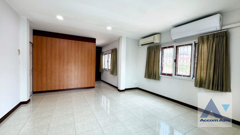house for rent in Pattanakarn, Bangkok Code AA46027