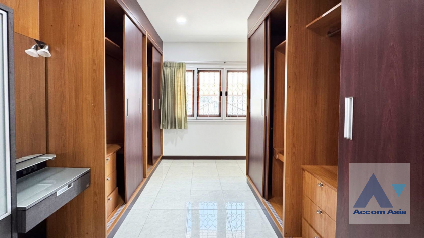 12  4 br House for rent and sale in Pattanakarn ,Bangkok  AA46027