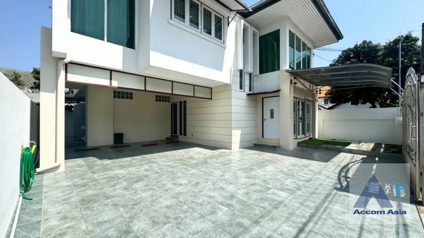 unit 4 Bedrooms  House For Rent & Sale in Pattanakarn, Bangkok  (AA46027)