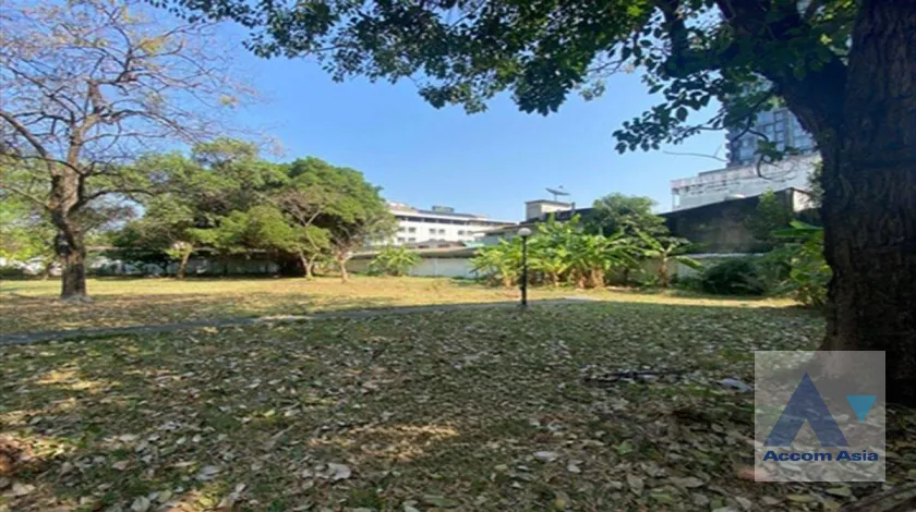 unit Land For Sale in Sukhumvit, Bangkok  near BTS Punnawithi (AA46039)