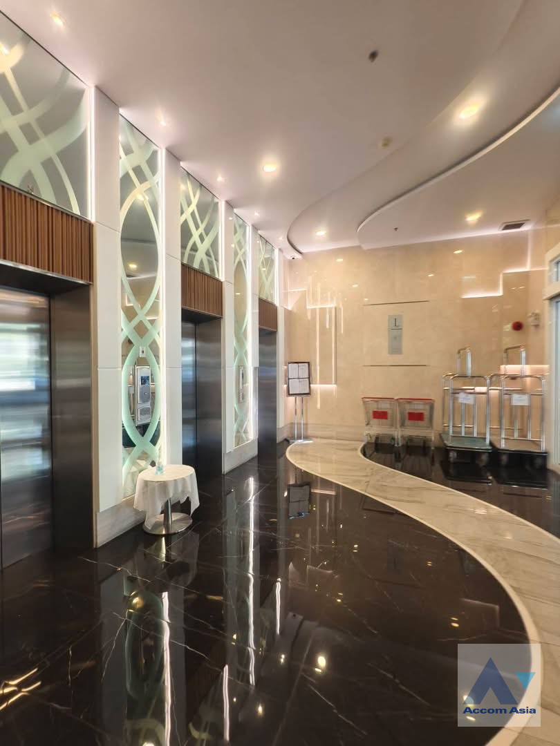 11  2 br Condominium For Sale in Silom ,Bangkok MRT Sam Yan at Supalai Elite Surawong AA46040