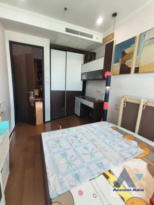 unit 2 Bedrooms  Condominium For Sale in Silom, Bangkok  near MRT Sam Yan (AA46040)
