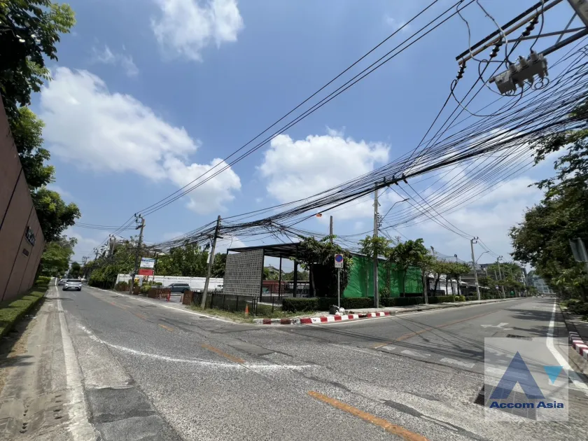 7  Land For Sale in Sukhumvit ,Bangkok BTS Punnawithi AA46041