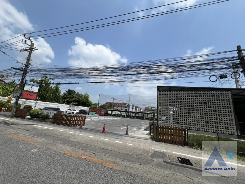 8  Land For Sale in Sukhumvit ,Bangkok BTS Punnawithi AA46041