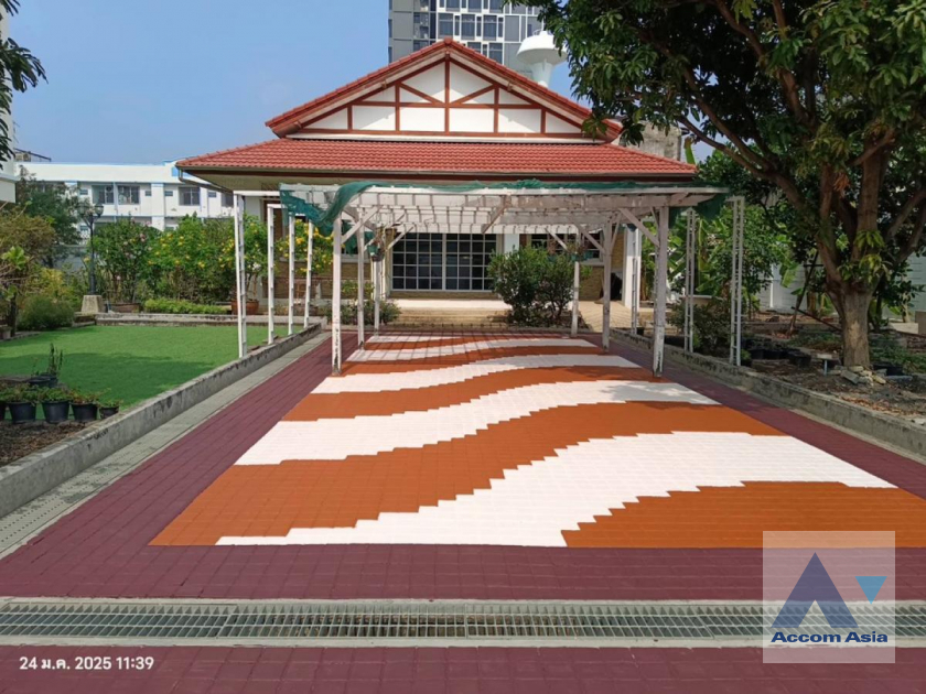 6  Land For Sale in Sukhumvit ,Bangkok BTS On Nut AA46042