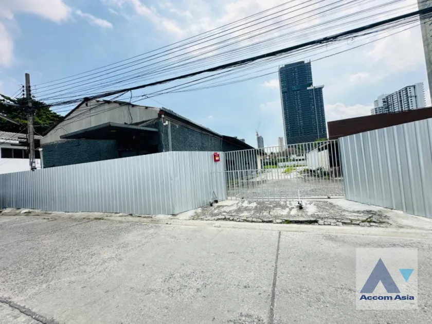 4  Land For Rent in Sukhumvit ,Bangkok BTS On Nut AA46045