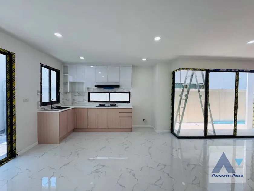  1  3 br House For Sale in Latkrabang ,Bangkok  AA46061