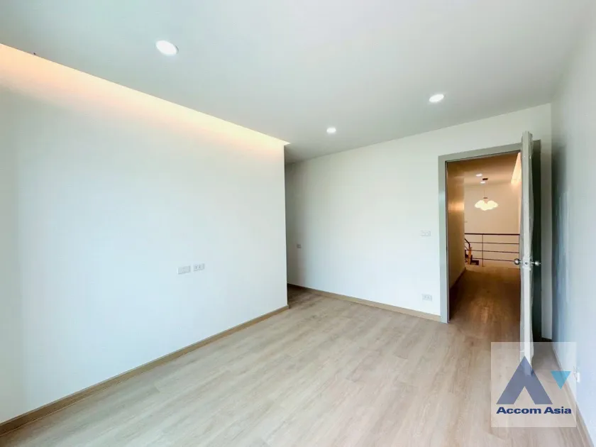 6  3 br House For Sale in Latkrabang ,Bangkok  AA46061