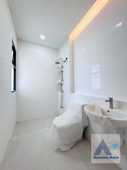 16  3 br House For Sale in Latkrabang ,Bangkok  AA46061