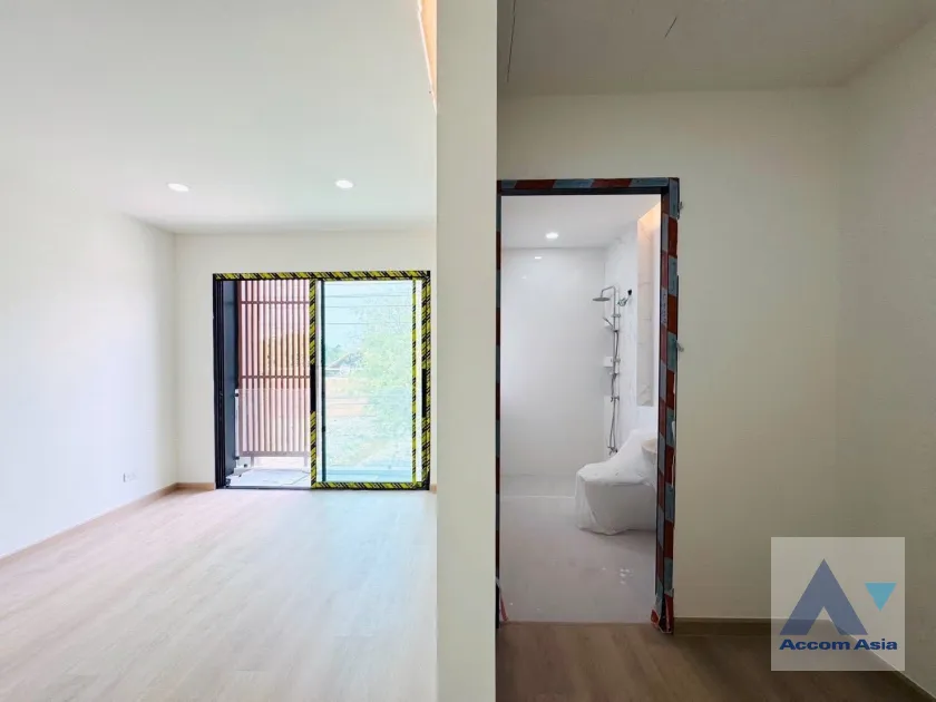 17  3 br House For Sale in Latkrabang ,Bangkok  AA46061