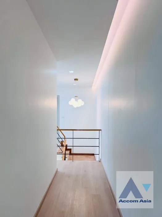 7  3 br House For Sale in Latkrabang ,Bangkok  AA46061