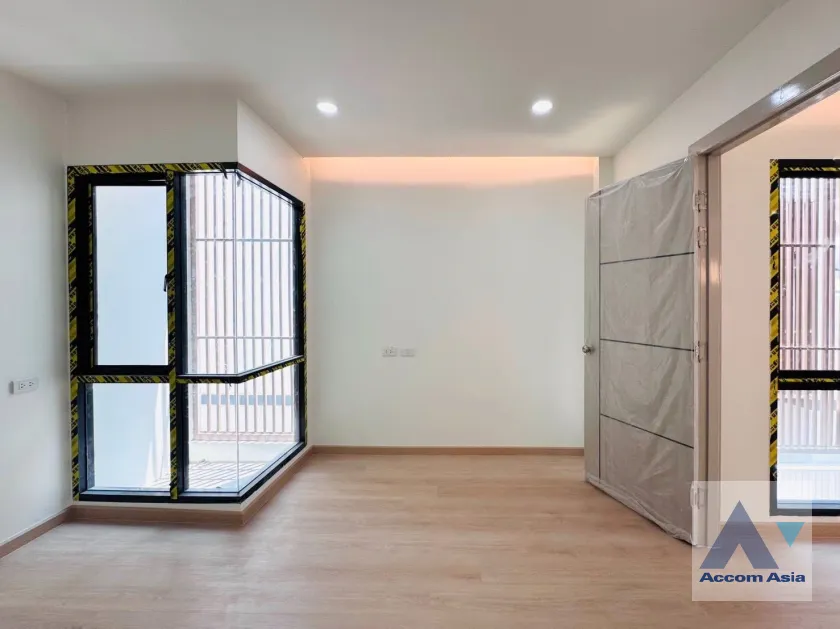8  3 br House For Sale in Latkrabang ,Bangkok  AA46061