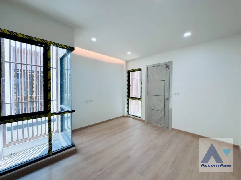 10  3 br House For Sale in Latkrabang ,Bangkok  AA46061