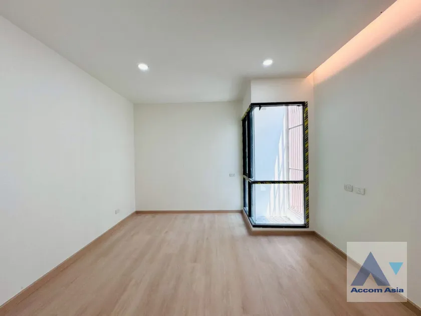 9  3 br House For Sale in Latkrabang ,Bangkok  AA46061
