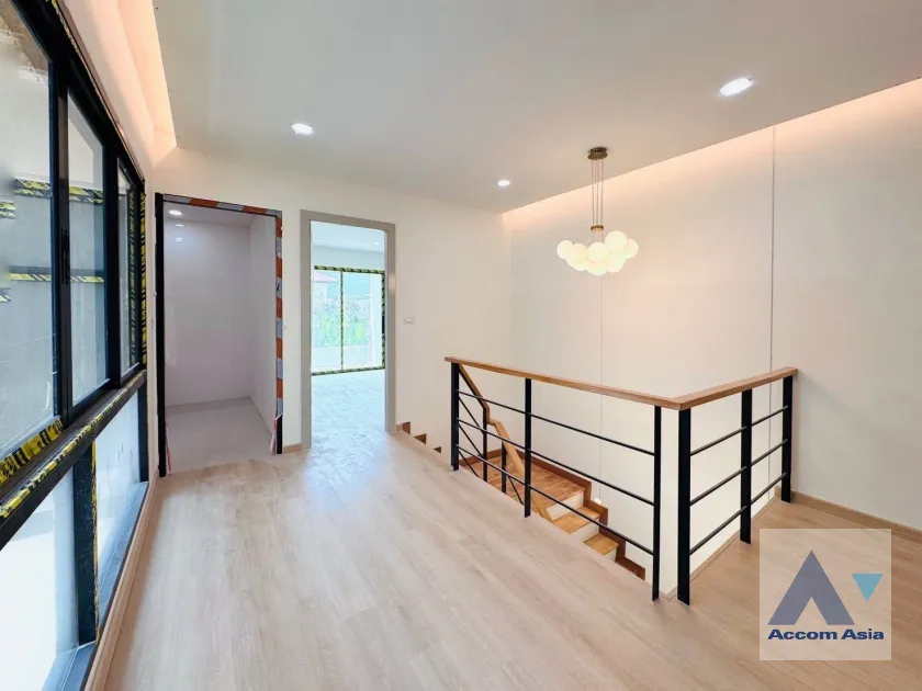 11  3 br House For Sale in Latkrabang ,Bangkok  AA46061