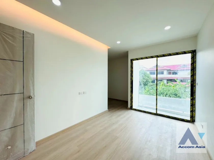 12  3 br House For Sale in Latkrabang ,Bangkok  AA46061