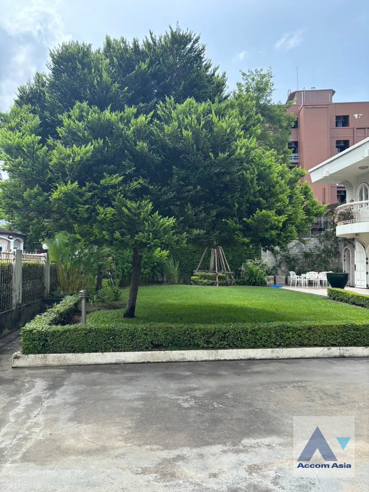 10  4 br House For Sale in Sukhumvit ,Bangkok  AA46062