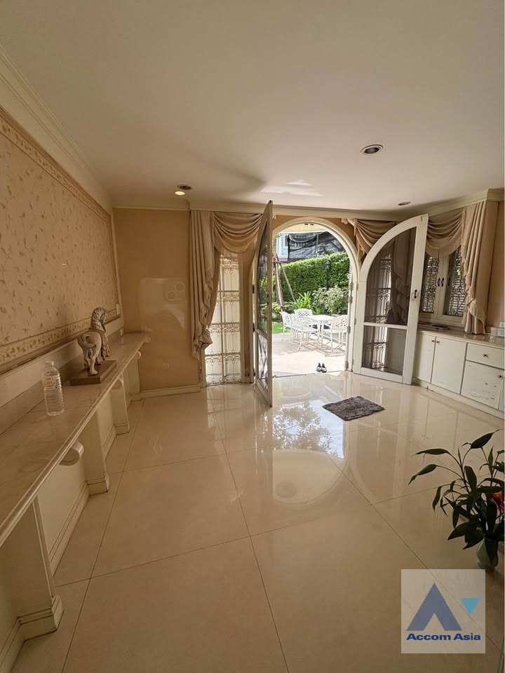 4  4 br House For Sale in Sukhumvit ,Bangkok  AA46062