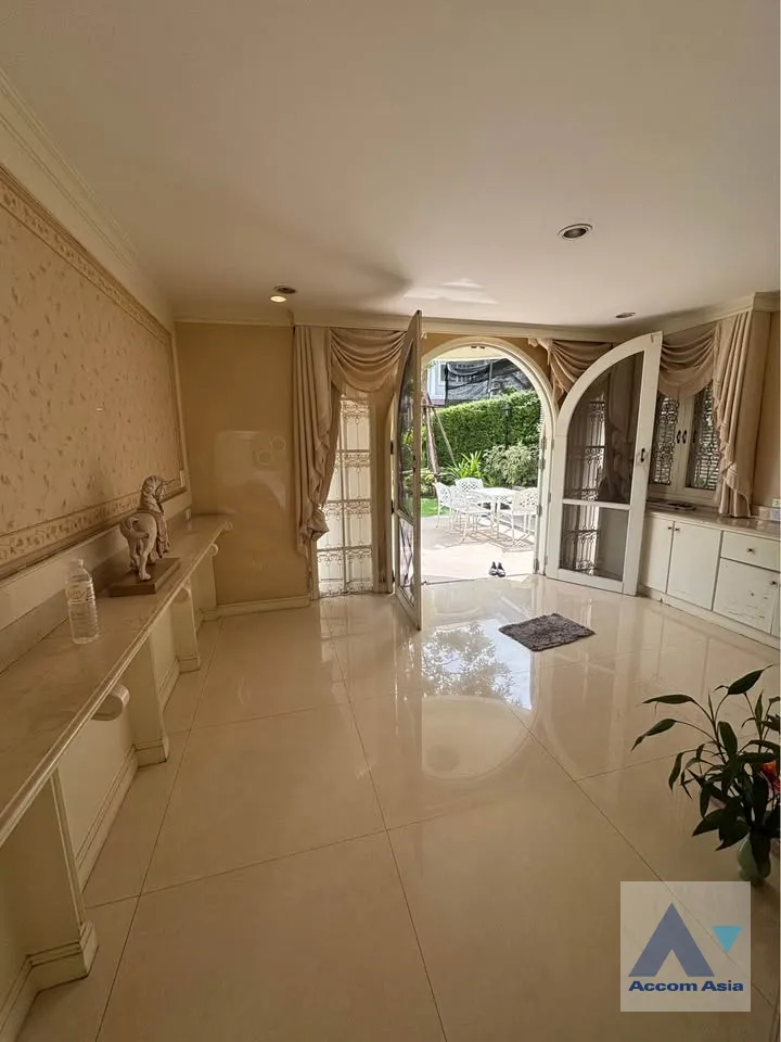 4  4 br House For Sale in Sukhumvit ,Bangkok  AA46062