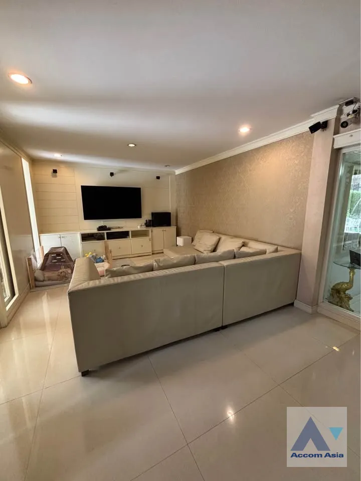 unit 4 Bedrooms  House For Sale in Sukhumvit, Bangkok  (AA46062)