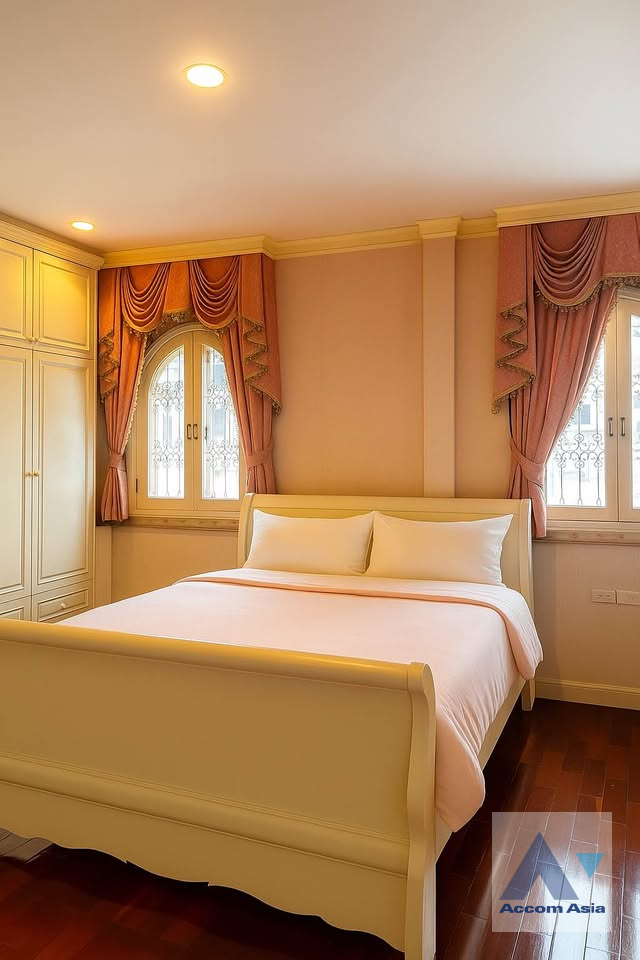 20  4 br House For Sale in Sukhumvit ,Bangkok  AA46062