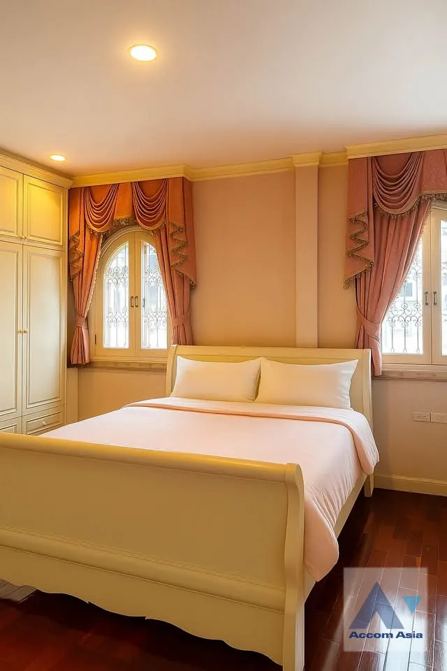 20  4 br House For Sale in Sukhumvit ,Bangkok  AA46062