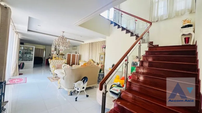 7  5 br House For Sale in Latkrabang ,Bangkok  AA46063
