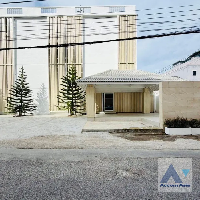  2  House for rent and sale in Sukhumvit ,Bangkok BTS Phra khanong AA46067