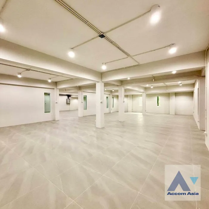  1  House for rent and sale in Sukhumvit ,Bangkok BTS Phra khanong AA46067
