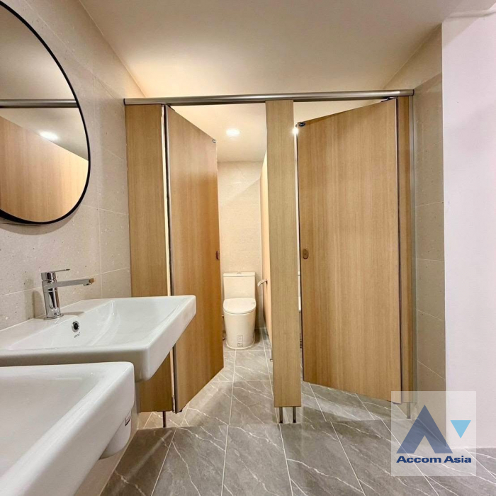 9  House For Rent in Sukhumvit ,Bangkok BTS Phra khanong AA46067