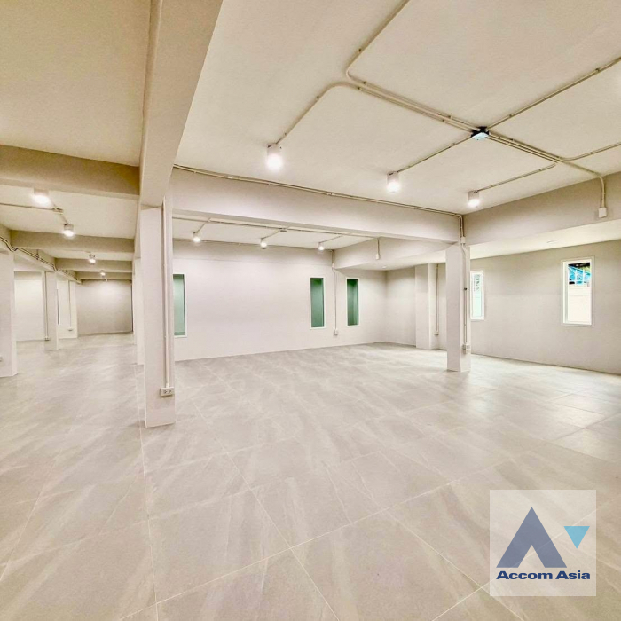 6  House For Rent in Sukhumvit ,Bangkok BTS Phra khanong AA46067