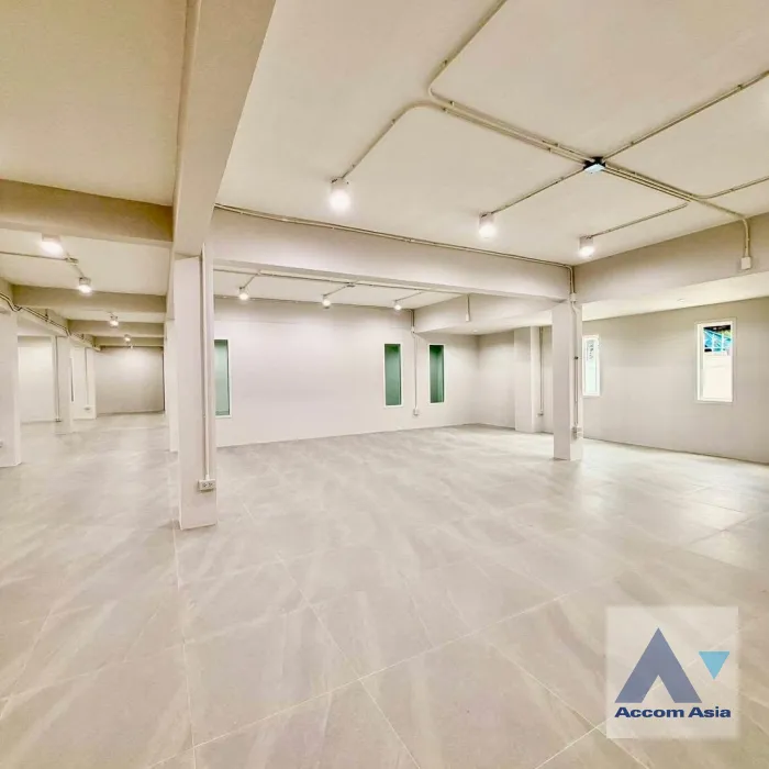 6  House for rent and sale in Sukhumvit ,Bangkok BTS Phra khanong AA46067