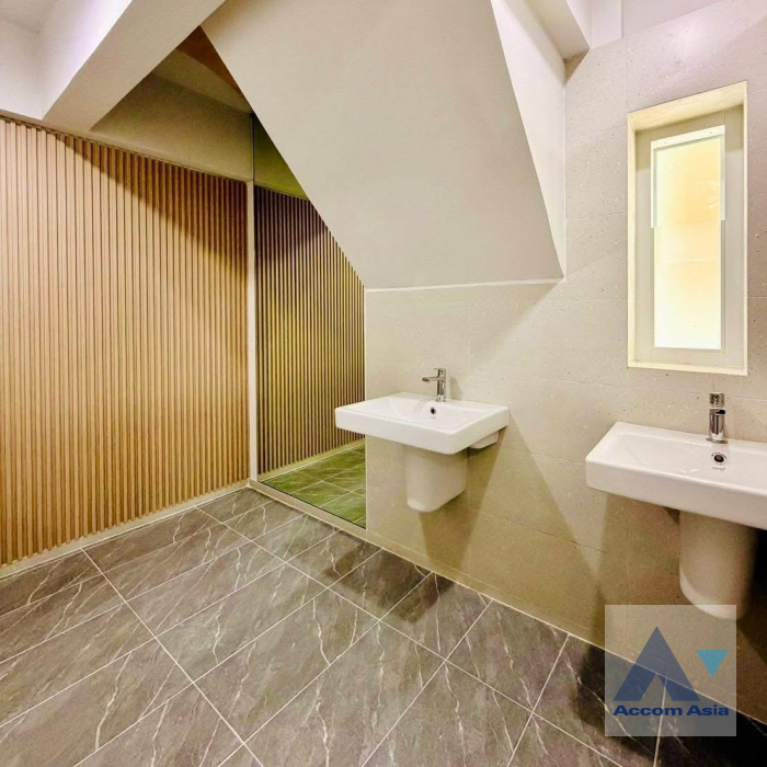 11  House For Rent in Sukhumvit ,Bangkok BTS Phra khanong AA46067