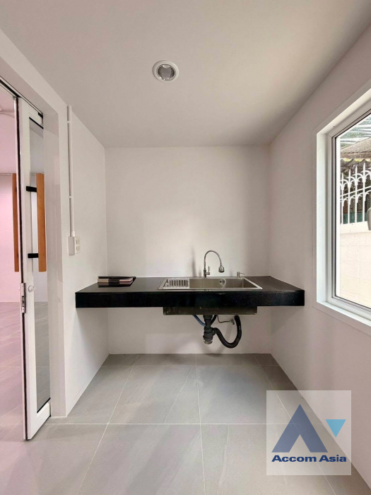 6  House For Rent in Sukhumvit ,Bangkok  AA46067