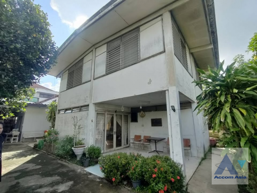  2  4 br House For Sale in Sukhumvit ,Bangkok  AA46070