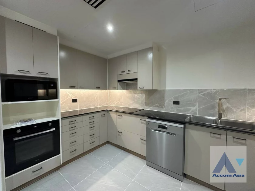 13  3 br Apartment For Rent in Sathorn ,Bangkok MRT Lumphini - BTS Sala Daeng at Children Dreaming Place - Garden AA46077
