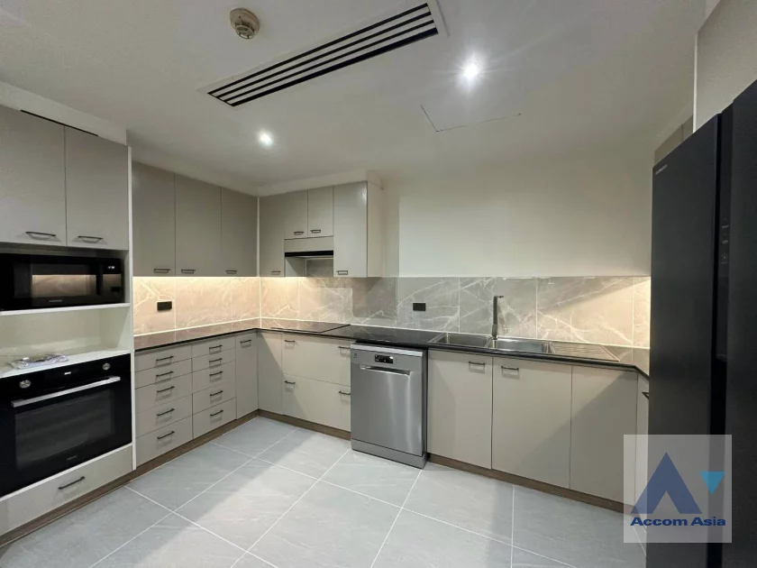 12  3 br Apartment For Rent in Sathorn ,Bangkok MRT Lumphini - BTS Sala Daeng at Children Dreaming Place - Garden AA46077
