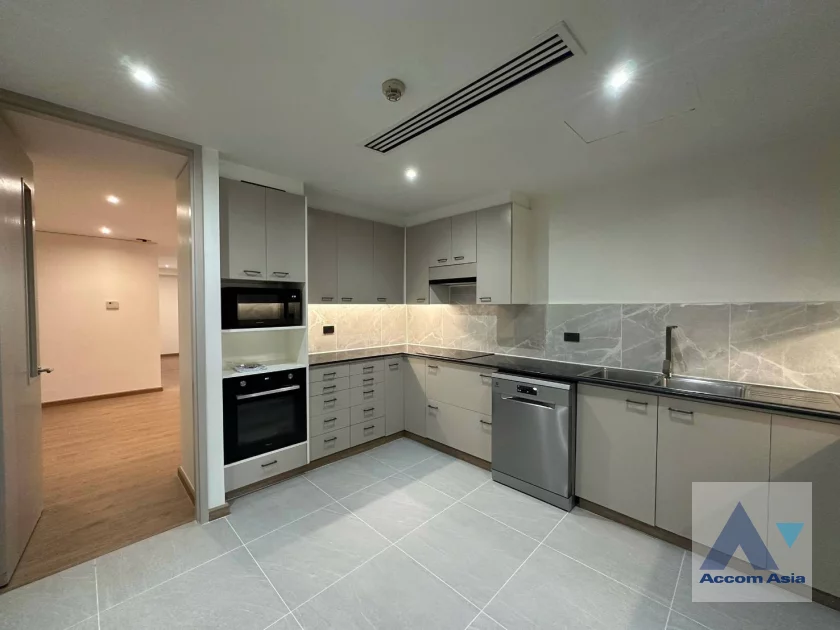 15  3 br Apartment For Rent in Sathorn ,Bangkok MRT Lumphini - BTS Sala Daeng at Children Dreaming Place - Garden AA46077