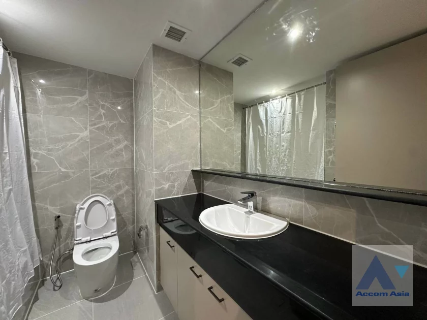 31  3 br Apartment For Rent in Sathorn ,Bangkok MRT Lumphini - BTS Sala Daeng at Children Dreaming Place - Garden AA46077