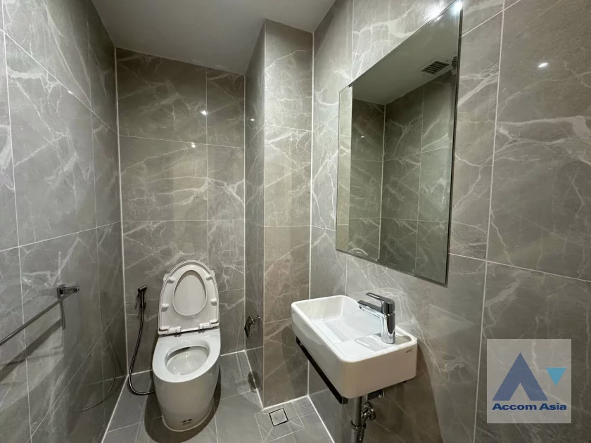 33  3 br Apartment For Rent in Sathorn ,Bangkok MRT Lumphini - BTS Sala Daeng at Children Dreaming Place - Garden AA46077