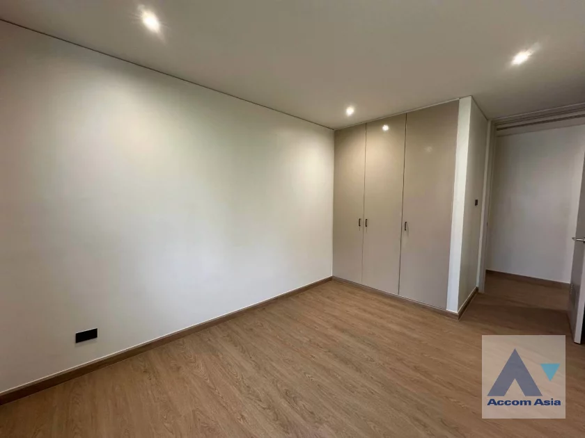 10  3 br Apartment For Rent in Sathorn ,Bangkok MRT Lumphini - BTS Sala Daeng at Children Dreaming Place - Garden AA46077