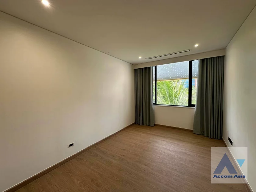 24  3 br Apartment For Rent in Sathorn ,Bangkok MRT Lumphini - BTS Sala Daeng at Children Dreaming Place - Garden AA46077