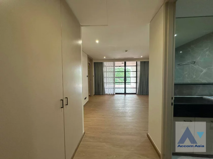 18  3 br Apartment For Rent in Sathorn ,Bangkok MRT Lumphini - BTS Sala Daeng at Children Dreaming Place - Garden AA46077