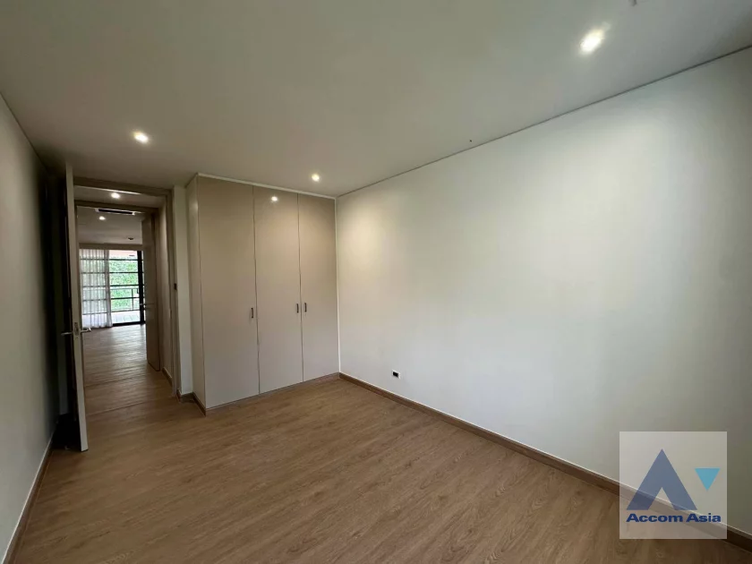 22  3 br Apartment For Rent in Sathorn ,Bangkok MRT Lumphini - BTS Sala Daeng at Children Dreaming Place - Garden AA46077