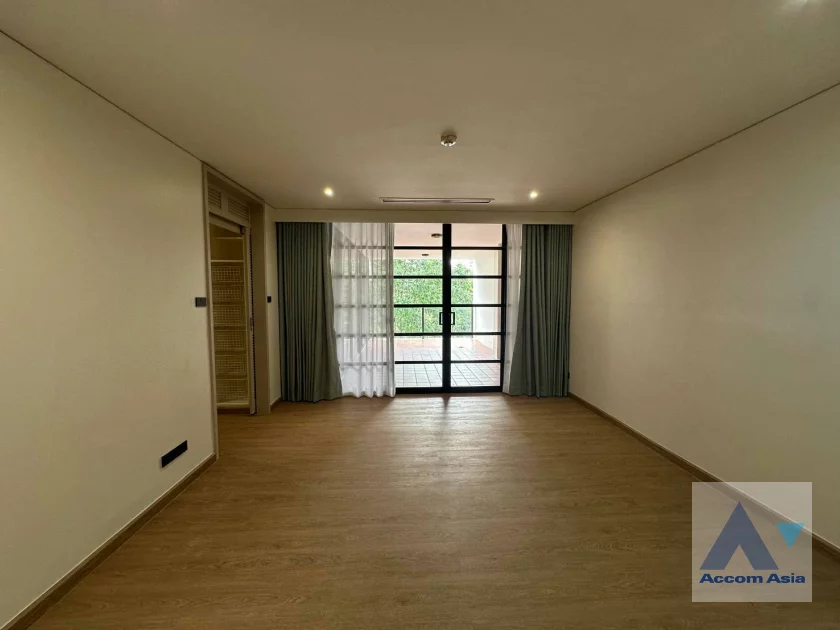 20  3 br Apartment For Rent in Sathorn ,Bangkok MRT Lumphini - BTS Sala Daeng at Children Dreaming Place - Garden AA46077